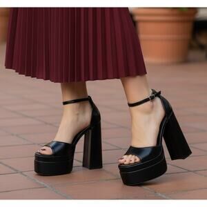 Simmi London Black Platform Heels